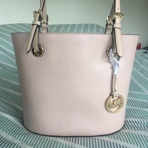 ✨ NEW ✨ Michael Kors Jet Set Tote